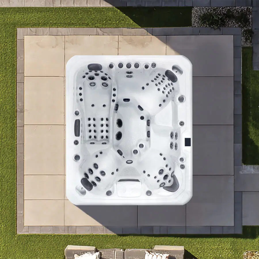 Maximus hot tub by Platinum Spas